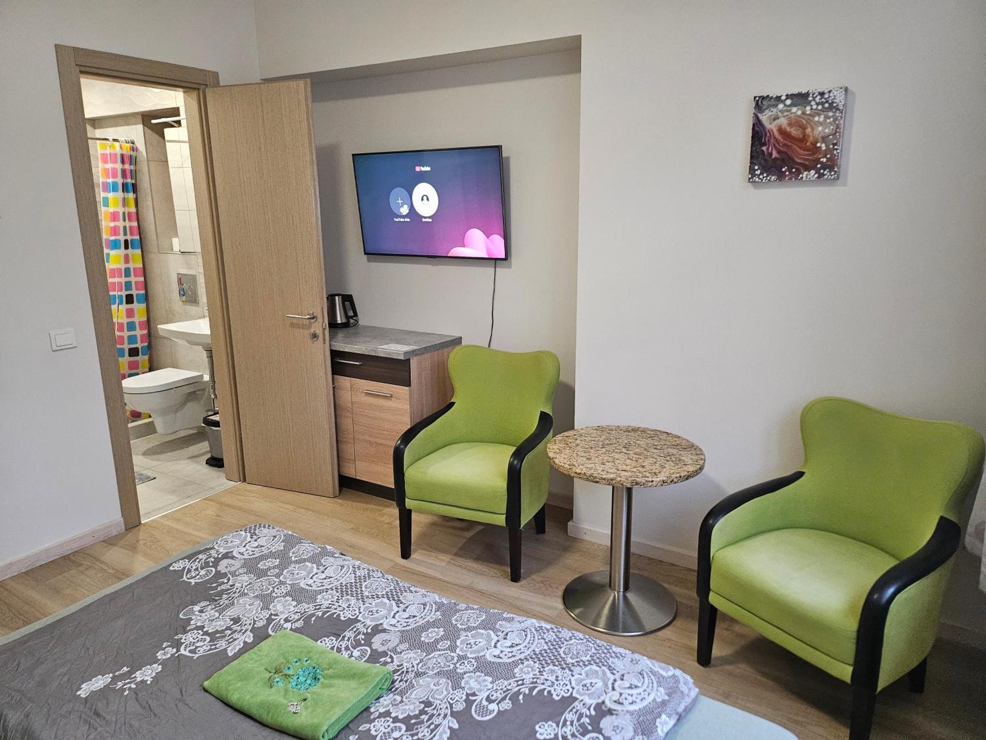 Kauno Apartamentai King Size Bed Kaunas Ngoại thất bức ảnh